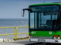 O polêmico ônibus ‘Freeway to Hel’ 666 da Polônia foi revivido