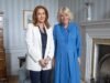 Rainha recebe JK Rowling no Palácio de Holyroodhouse