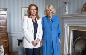 Rainha recebe JK Rowling no Palácio de Holyroodhouse