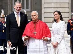 Papa Leão inicia visita à Espanha com elogios ao governo
