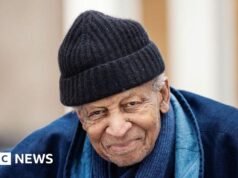 Lenda do jazz sul-africano Abdullah Ibrahim morre aos 91 anos