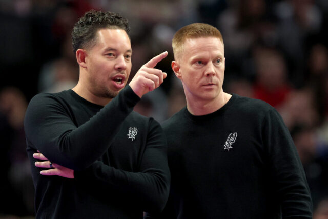 AFP__20251201__2249434545__v1__HighRes__SanAntonioSpursVPortlandTrailBlazers-1200x800.jpg