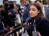 ASSISTA: AOC acusa Trump de ‘traição’ após decisões de imigração da Suprema Corte