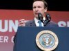 Chris Murphy evita perguntas sobre os comentários polêmicos do socialista democrata enquanto empurra a ‘grande tenda’ do partido