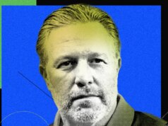 O CEO da McLaren, Zak Brown, ainda recebe FOMO sobre carros de corrida