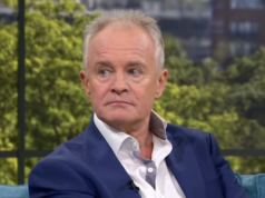 Bobby Davro foi diagnosticado com câncer de próstata depois que o sintoma mostrou que ‘algo não estava certo’
