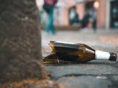 Mesmo uma bebida por dia pode aumentar o risco de câncer, alerta estudo