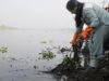 Delhi CM lidera campanha de limpeza da margem do rio Yamuna