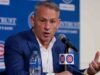 O presidente dos Cubs, Jed Hoyer, não entra em pânico em meio à crise