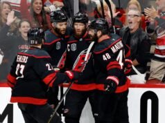 Jordan Staal, do Hurricanes, empata recorde de maior sequência de gols na closing da Copa Stanley