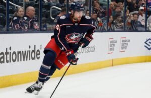 Canucks assina com D Cole Clayton um contrato bidirecional de um ano