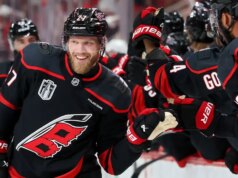 Carolina Hurricanes sem perder tempo, marca na primeira tacada da last da Stanley Cup