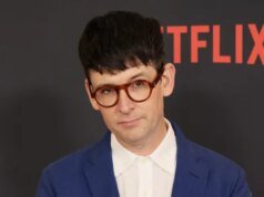 A estrela de Pitt, Moshe Kasher, 46, revela diagnóstico de câncer em mensagem gráfica