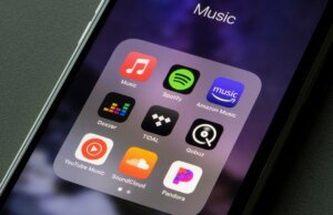 A nova ferramenta da Deezer pode identificar músicas de IA do Spotify, Apple Music e outros