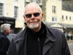 O ícone da BBC Bob Harris deixa a Rádio 2 após 30 anos devido a problemas de saúde