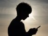 Google resolve ação judicial com adolescente enquanto ações judiciais contra vício em mídia social ganham força