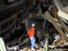 Milhares de pessoas temem morrer depois que a Venezuela foi atingida pelo terremoto mais forte em mais de 125 anos
