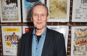 A história ‘comovente’ de Anthony Head apoiando fãs trans ressurge após sua morte