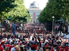 ‘Naquela época’: imagens e sons do desfile da Stanley Cup dos furacões
