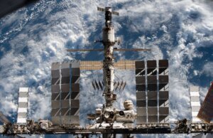 Astronautas da ISS são orientados a se abrigar enquanto a saga do vazamento de ar continua