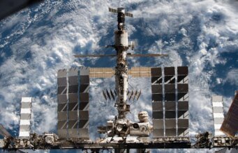 Astronautas da ISS são orientados a se abrigar enquanto a saga do vazamento de ar continua