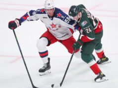 Canucks assina com o atacante Ilya Safonov um contrato bidirecional de um ano