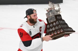 O capitão dos Hurricanes, Jordan Staal, ganha o Troféu Conn Smythe como MVP dos playoffs