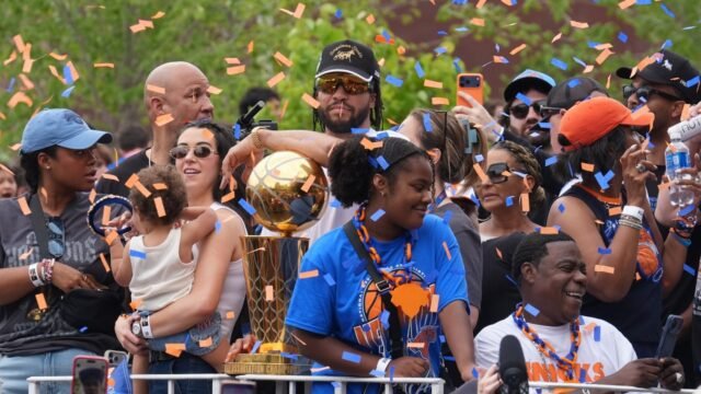 Knicks-parade.jpg