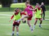 Seleção afegã de futebol feminino sobe novamente depois de escapar do Taleban e de anos de exílio