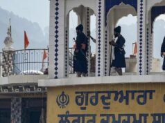 Grupo de Nihangs ataca gurdwara em Rudraprayag e mantém devoto Sikh como refém no telhado