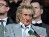 Rod Stewart enfrenta reação negativa por comemorar na Copa do Mundo horas após cancelar present