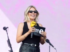 Estrela da BBC Radio 1 explica ausência repentina após ‘desmaiar e bater no rosto’