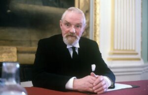 O ator Patrick Godfrey, que estrelou Physician Who e Inspetor Morse, morre aos 93 anos