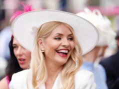Holly Willoughby envia mensagem telefônica atrevida no Royal Ascot