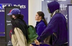 Casal de celebridades ridicularizado por se disfarçar no aeroporto – mas todos podem ver quem eles são