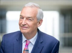 O ex-apresentador do Channel 4 Information Jon Snow revela diagnóstico de Alzheimer