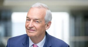 O ex-apresentador do Channel 4 Information Jon Snow revela diagnóstico de Alzheimer