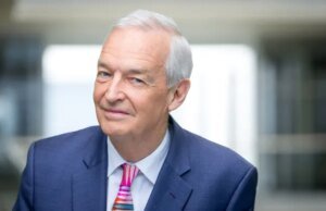 O ex-apresentador do Channel 4 Information Jon Snow revela diagnóstico de Alzheimer