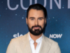 Estrelas da BBC mandam lembranças ao marido de Scott Mills na primeira postagem desde a demissão do DJ