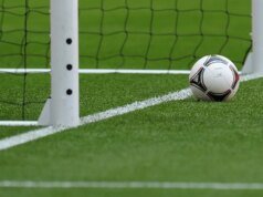 Processo alega que técnico de futebol demitiu adolescente que foi ferido por companheiro de equipe por suposta injúria racial
