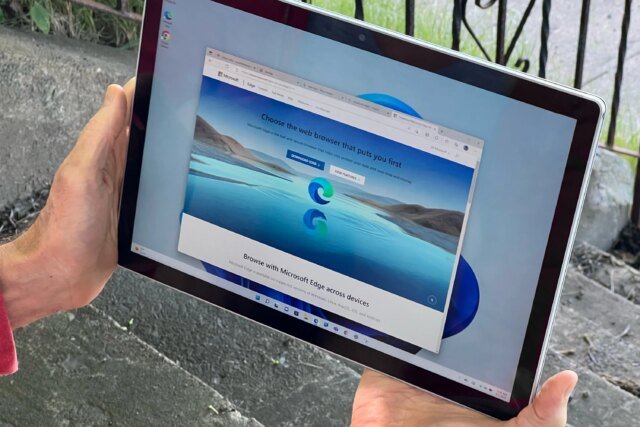 The-Microsoft-Edge-browser-is-open-on-a-Surface-Book-2-in-tablet-mode.jpg