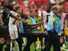 Ismael Kone, do Canadá, sofreu uma lesão na perna contra o Catar