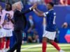 Kylian Mbappé anima a França com dois gols na vitória sobre o Senegal