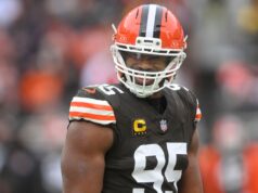 Garrett segue em frente depois de nove temporadas em Cleveland, mas os problemas dos Browns ainda permanecem