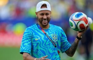 Neymar volta à ação em treinamento limitado com o Brasil na Copa do Mundo