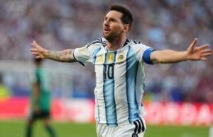 Messi se torna o segundo jogador da história a marcar em 5 Copas do Mundo