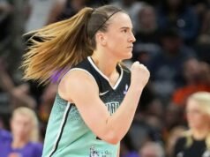 Sabrina Ionescu faz bandeja para a vitória na vitória do Liberty sobre Sky