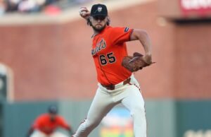 MLB emite aviso depois que arremessadores adicionam versículos bíblicos aos bonés da Noite do Orgulho
