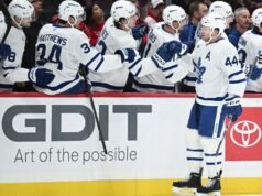 Chayka do Maple Leafs negociando entre os 10 primeiros, possíveis negociações de Rielly e Knies