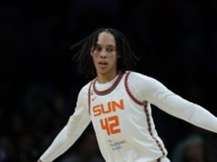 Brittney Griner se torna líder de bloqueios de carreira da WNBA com Solar vencendo Sky